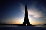 北国に陽の昇るとき、百年記念塔