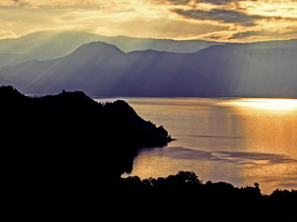 洞爺湖の風景、洞爺湖輝く
