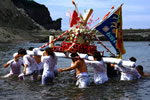 祭りの情景、水中神輿