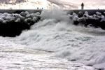 波の情景、冬波の港