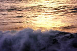 波の情景、夕日の別れ