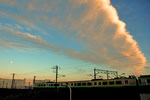 札幌暮色、怪しき夕雲