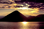 昇日の情景、洞爺湖。9月。５時３５分